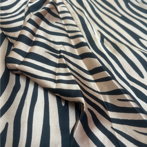 NWT Lulu’s Won’t be Tamed tiger print ruffle satin dress small V-neck midi dress - Picture 13 of 17